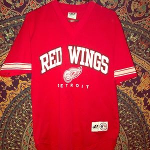 Men’s Red Wings Jersey - Size Medium